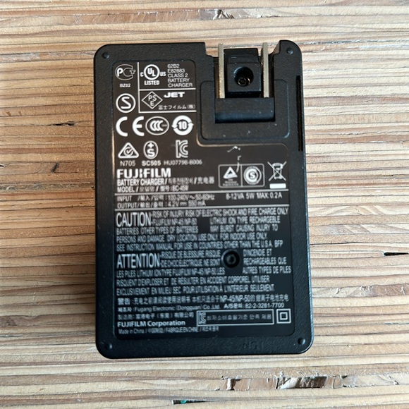 Fuji Film Battery Charger - Fuji Film BC-45W Genuine Original - Picture 2 of 2